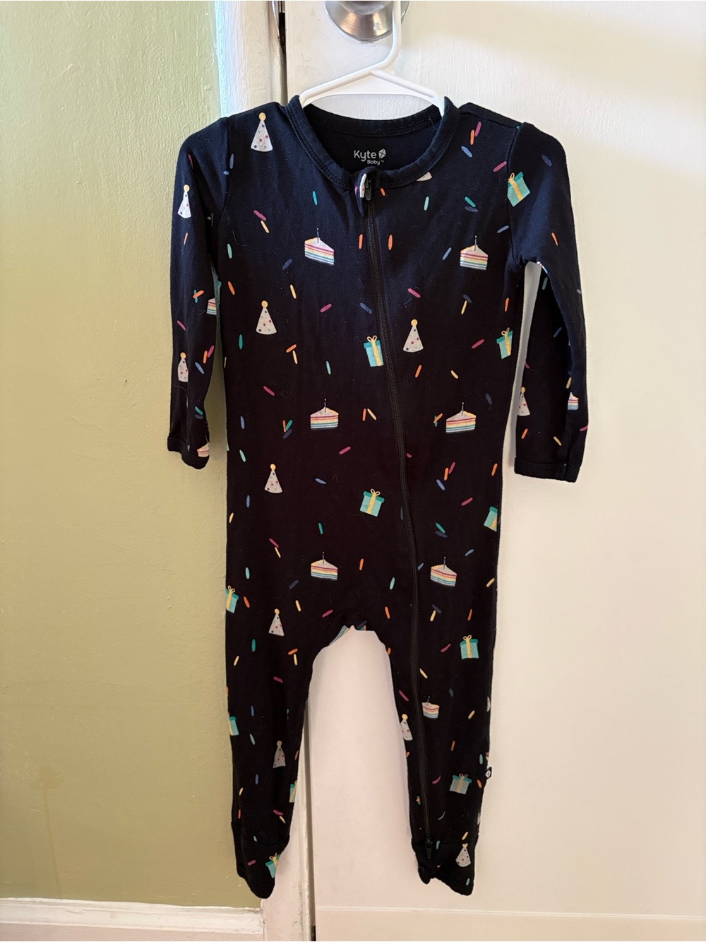Kyte BABY Black Birthday Print Footie Pajamas with Multicolor Accents